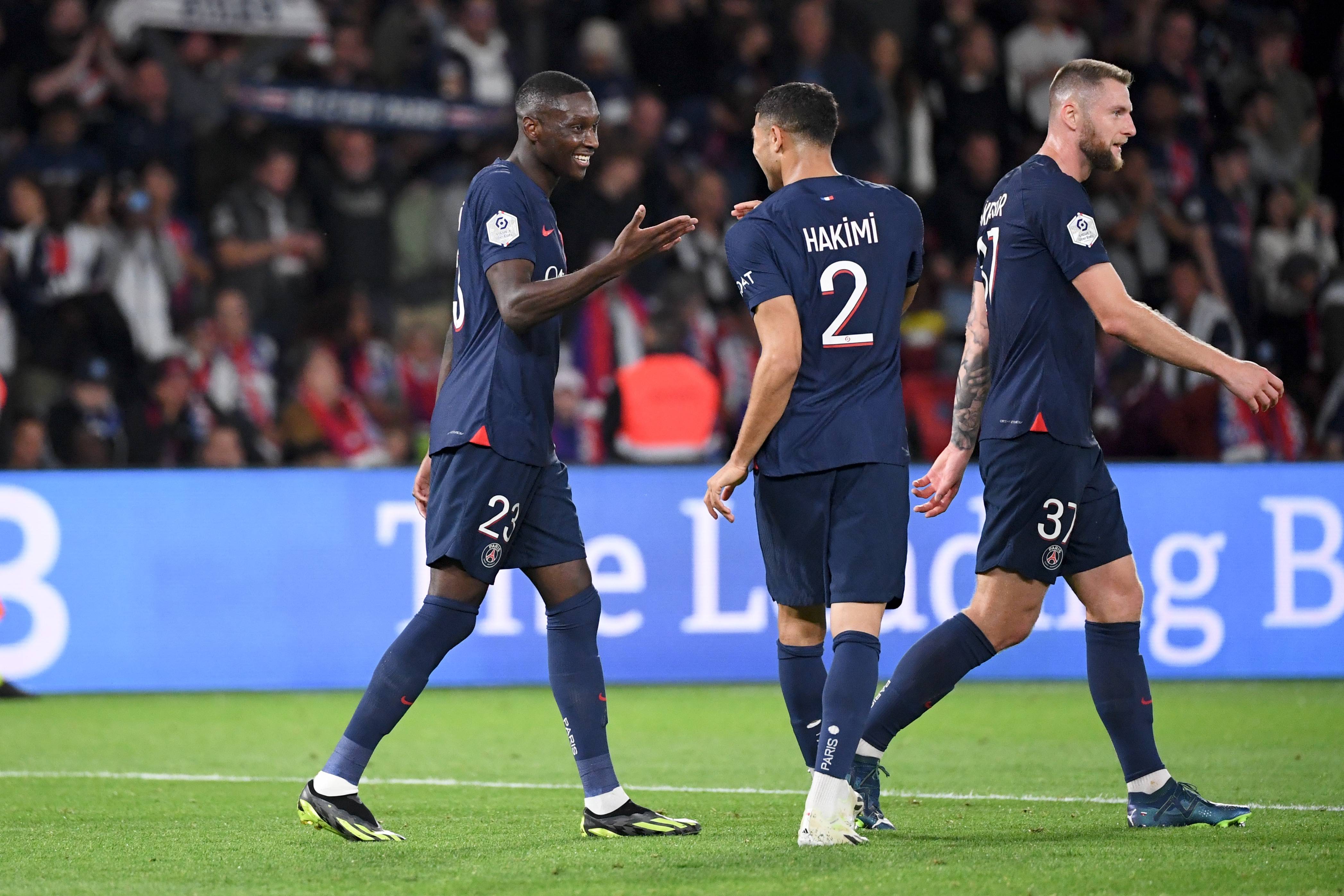 四名巴黎圣日耳曼球员因侮辱对手被停赛一场 巴黎圣日耳曼队的看台已被清空 球队不会上诉 